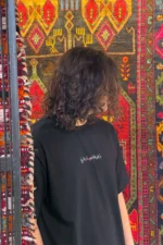 تیشرت مشکی طرح "زغوغای جهان فارغ" - Image 2